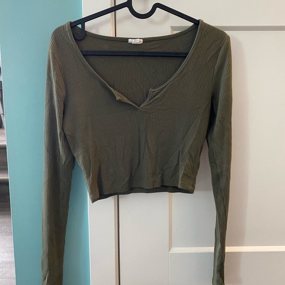 Garage green long sleeve cropped low cut front - Picture 1 of 4